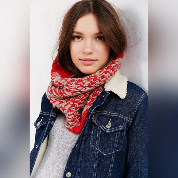 emiLime x UO Slub Knit Snood Scarf - Picture 1 of 9